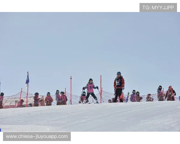 冰雪运动俱乐部完善少儿滑雪课程的家庭参与与陪练制度，儿童滑雪俱乐部
